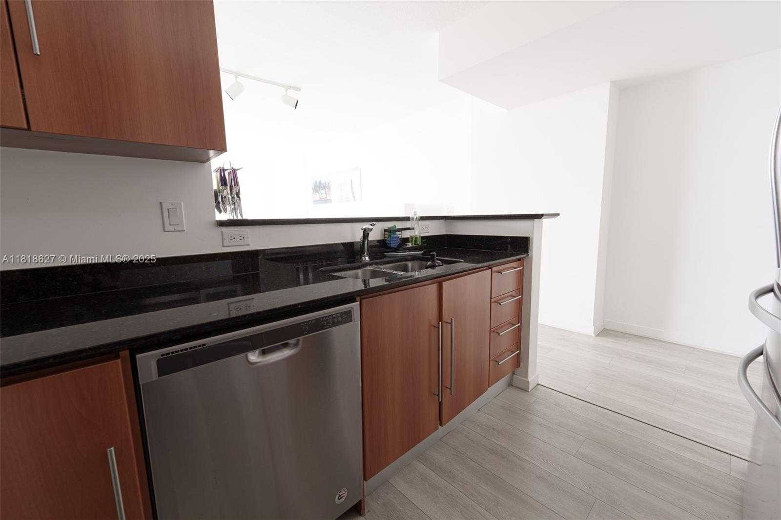 Small Image of 335 SOUTH BISCAYNE BLVD #3303, Miami Number 9