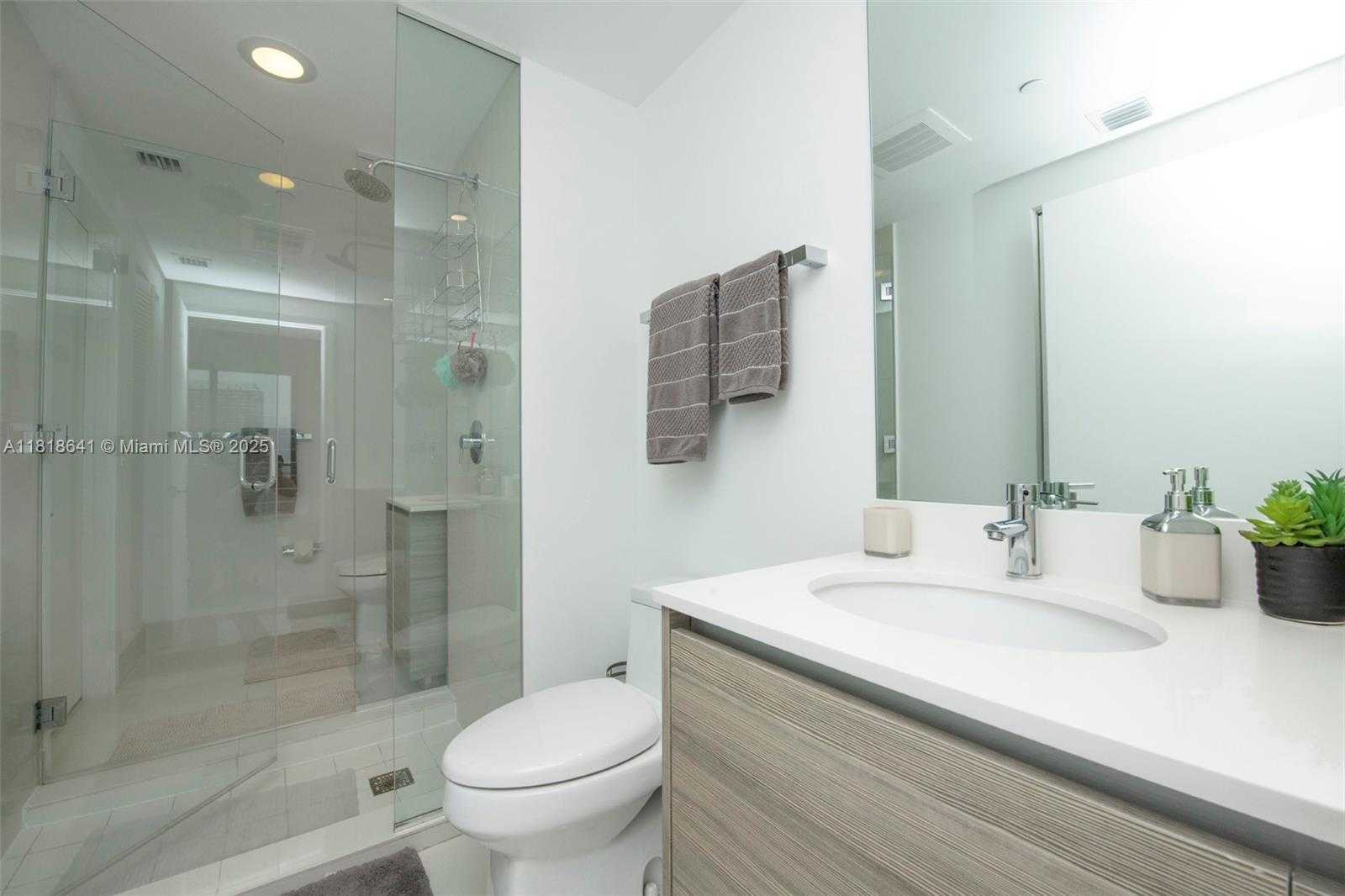 Small Image of 121 NORTH EAST 34TH ST #3006, Miami Number 14