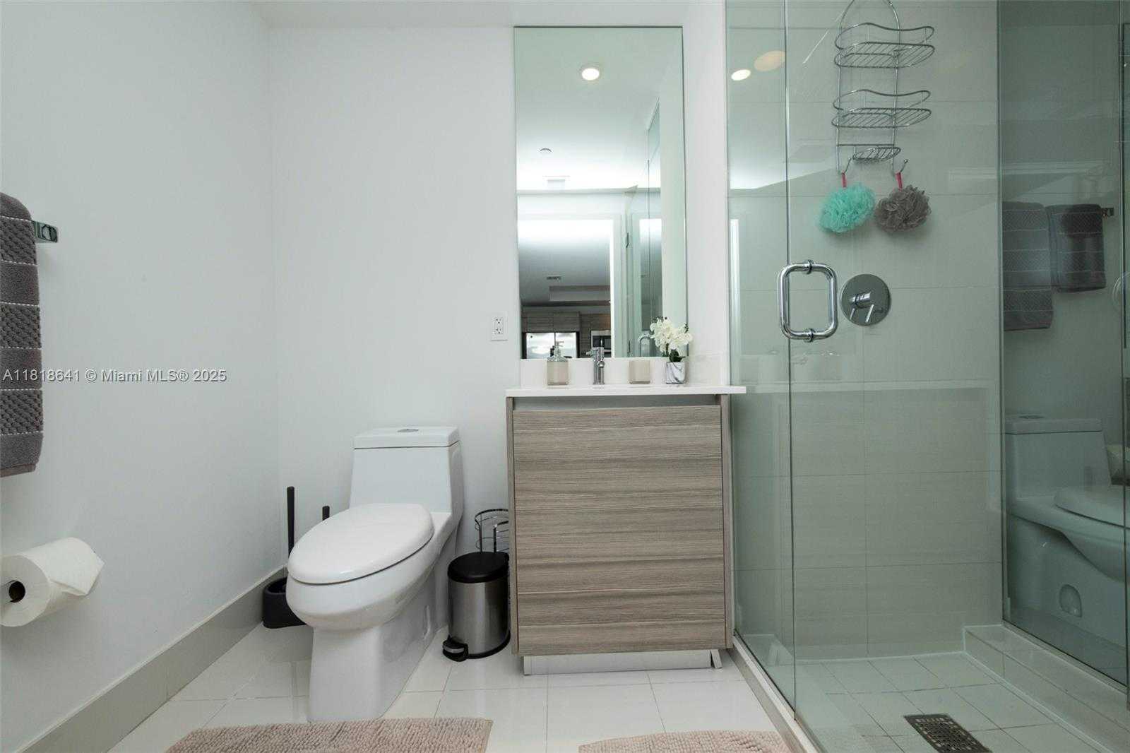 Small Image of 121 NORTH EAST 34TH ST #3006, Miami Number 16