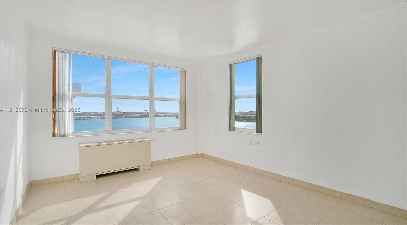 Small Image of 1250 WEST AVE #15E, Miami Beach Number 2
