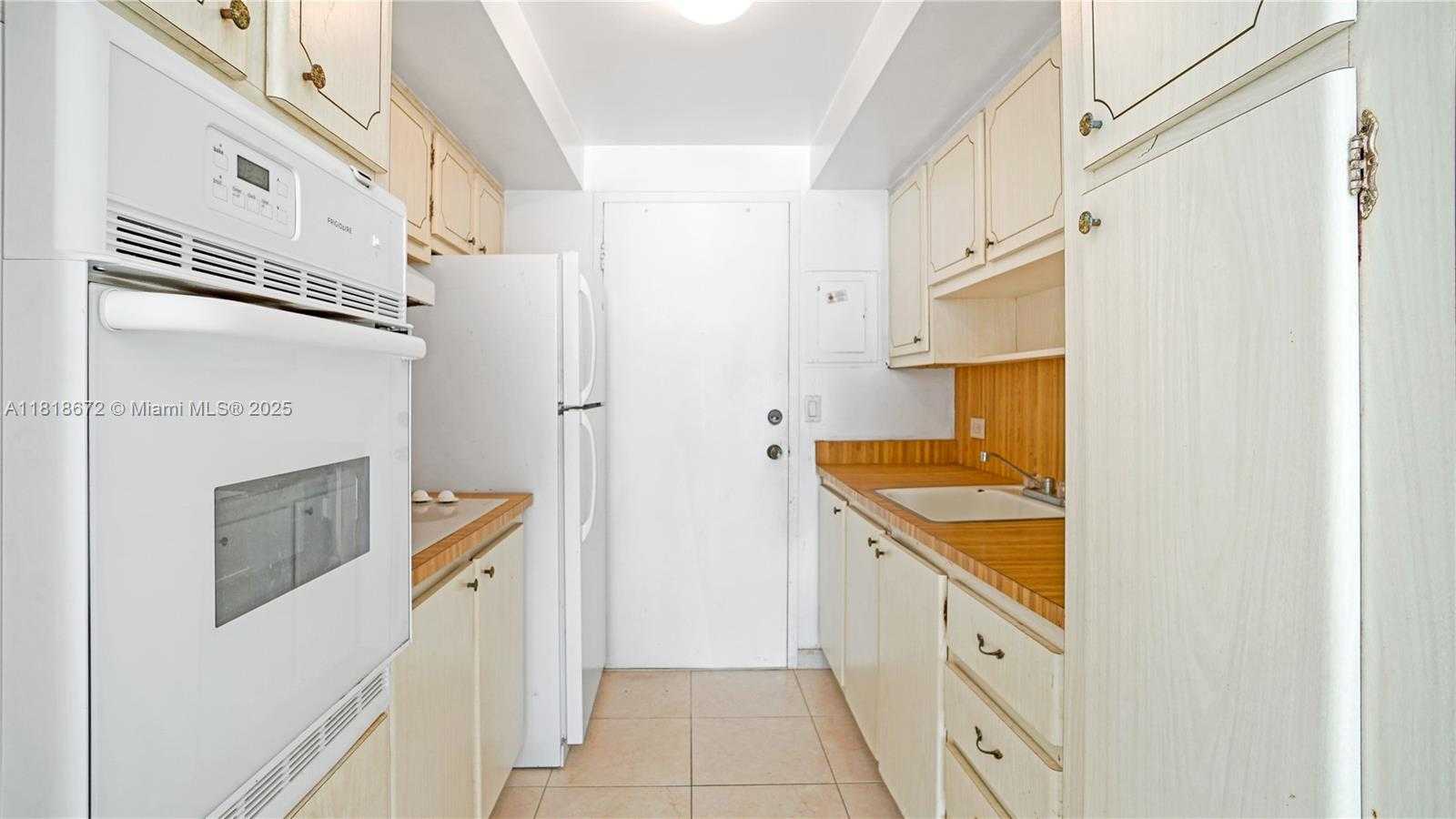 Small Image of 1250 WEST AVE #15E, Miami Beach Number 6