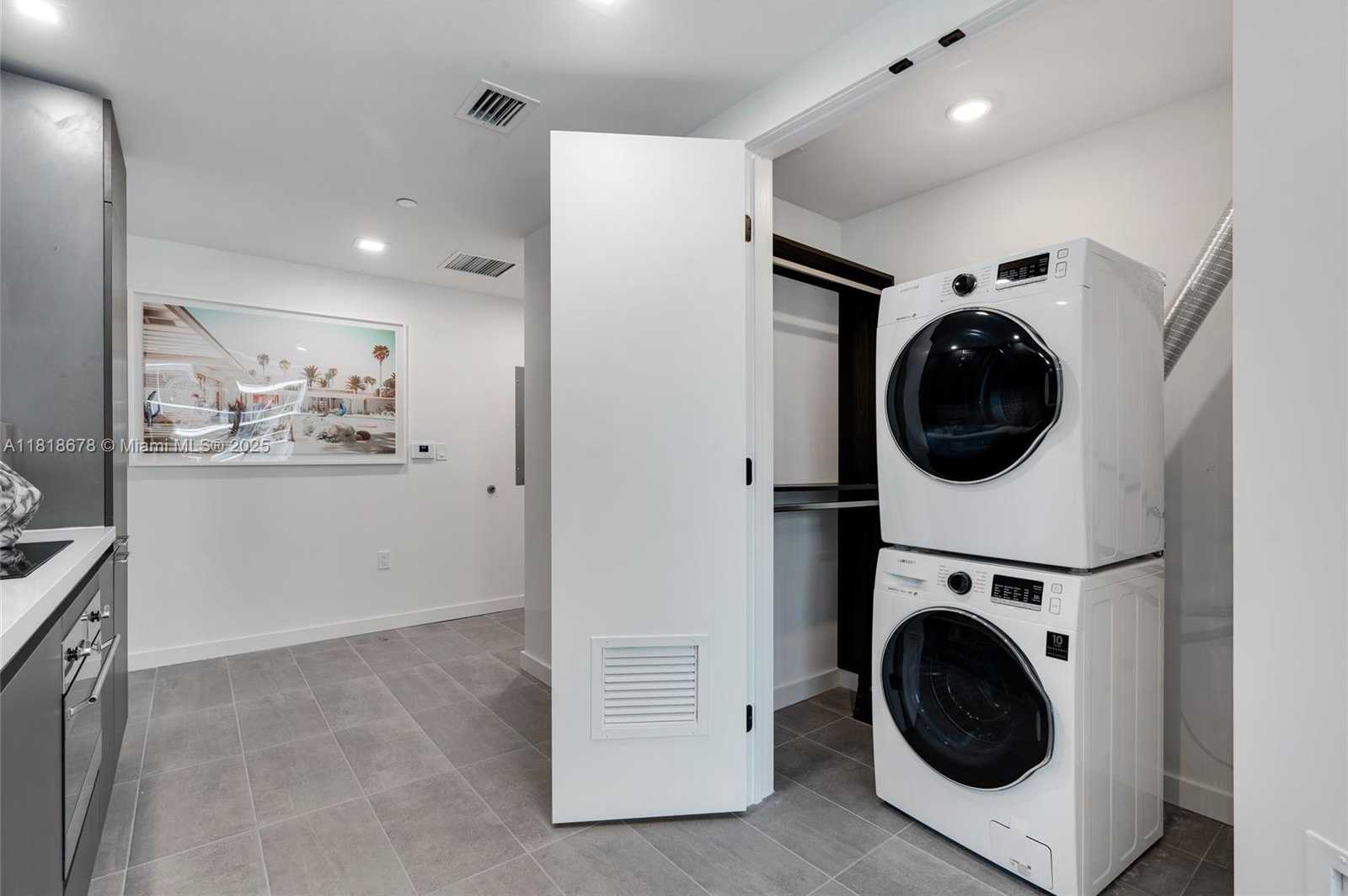 Small Image of 227 NORTH EAST 2ND ST #2810, Miami Number 17