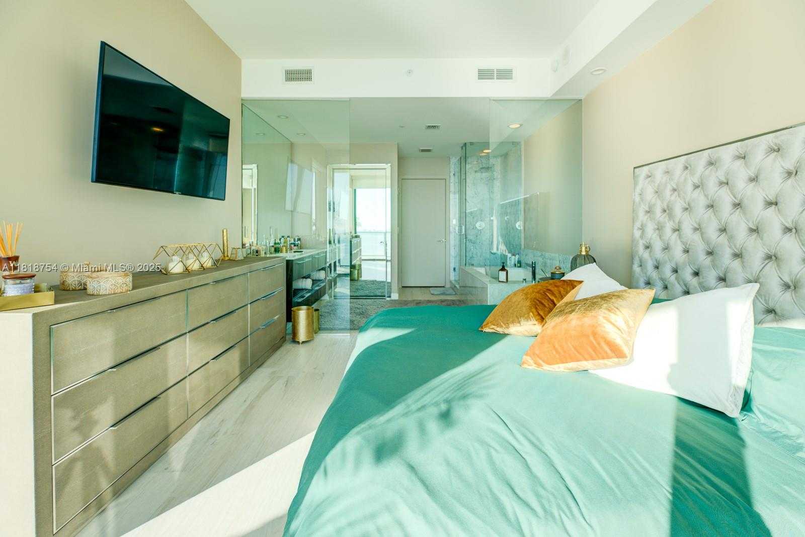 Small Image of 480 NORTH EAST 31 ST #2601, Miami Number 13