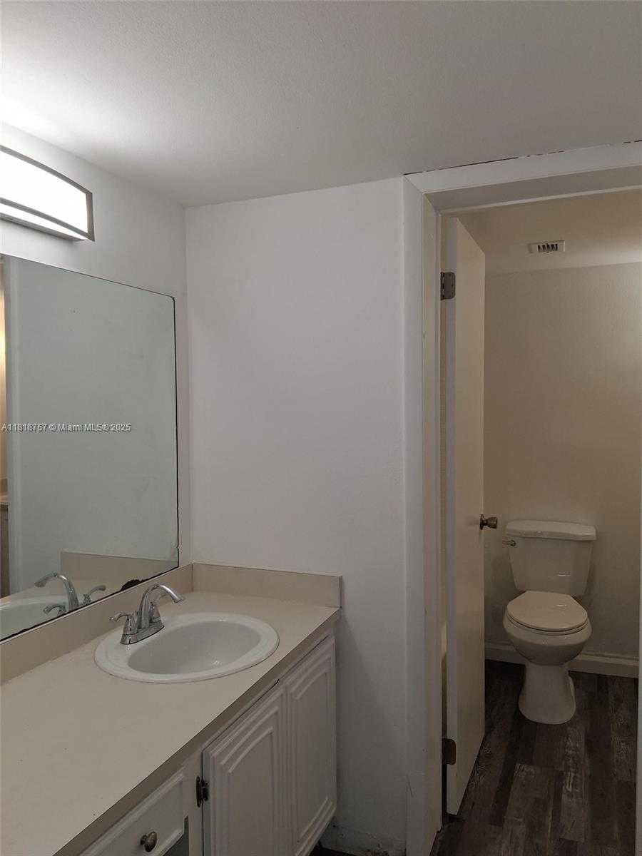Small Image of 492 NORTH WEST 165TH ST RD #C-410, Miami Number 6