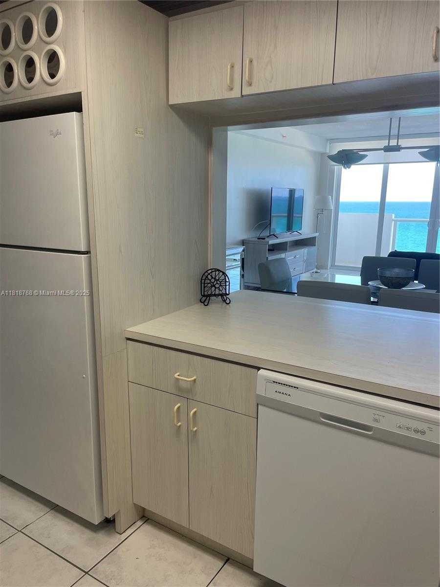 Small Image of 5601 COLLINS #1210, Miami Beach Number 10