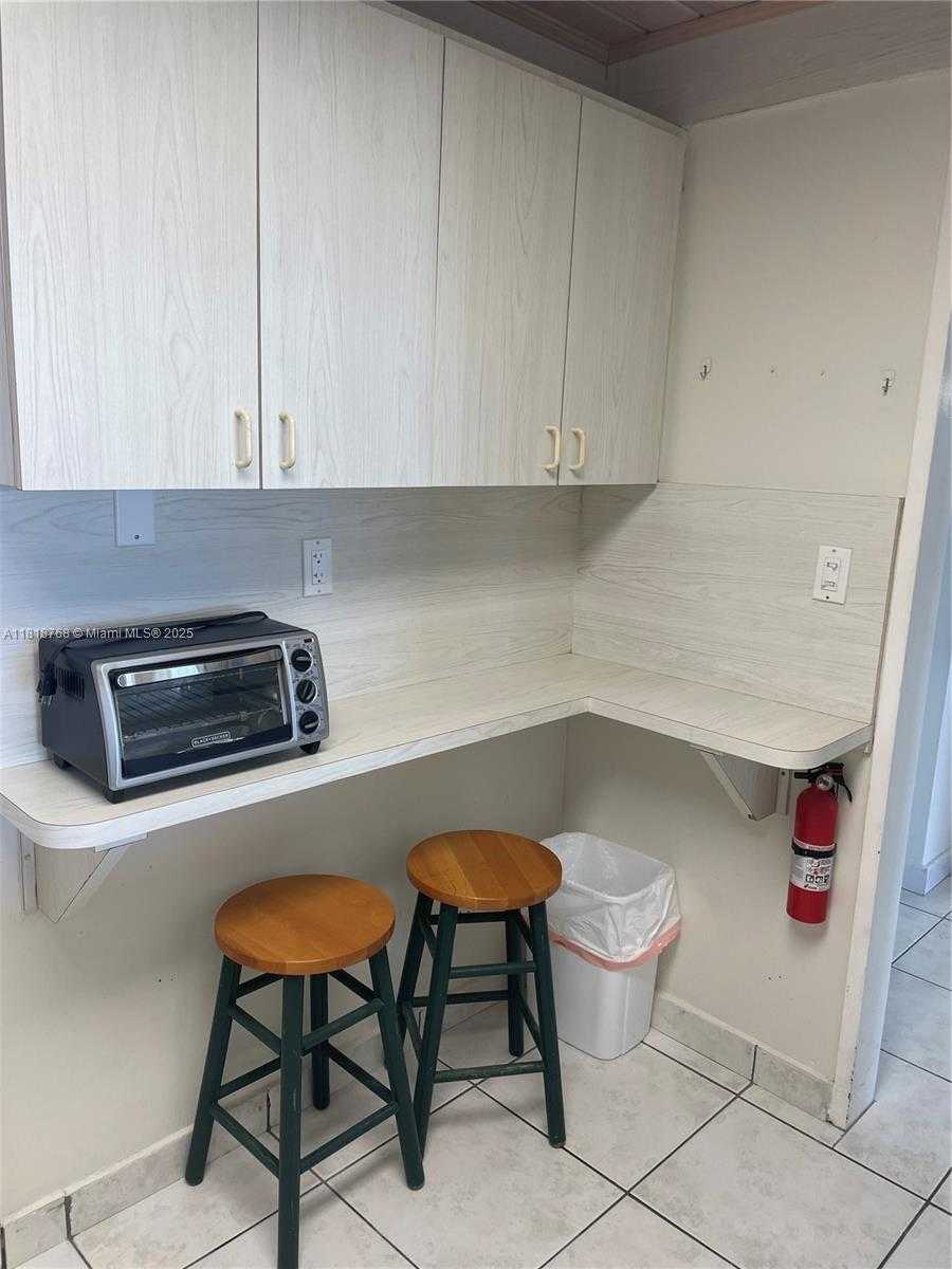Small Image of 5601 COLLINS #1210, Miami Beach Number 11