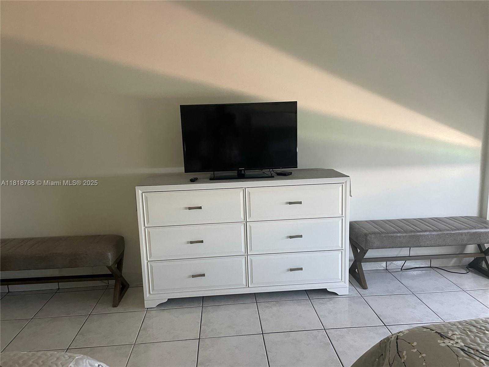Small Image of 5601 COLLINS #1210, Miami Beach Number 28