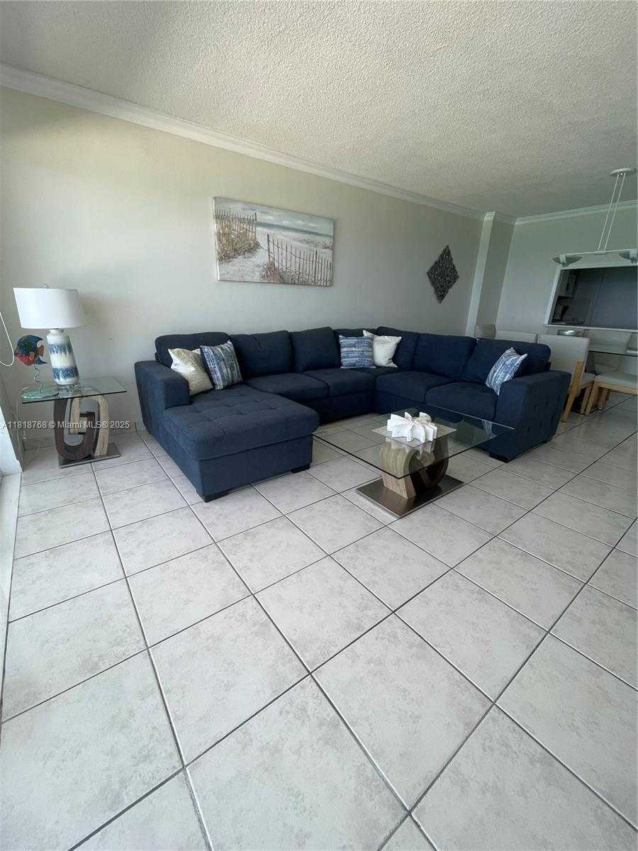 Small Image of 5601 COLLINS #1210, Miami Beach Number 4
