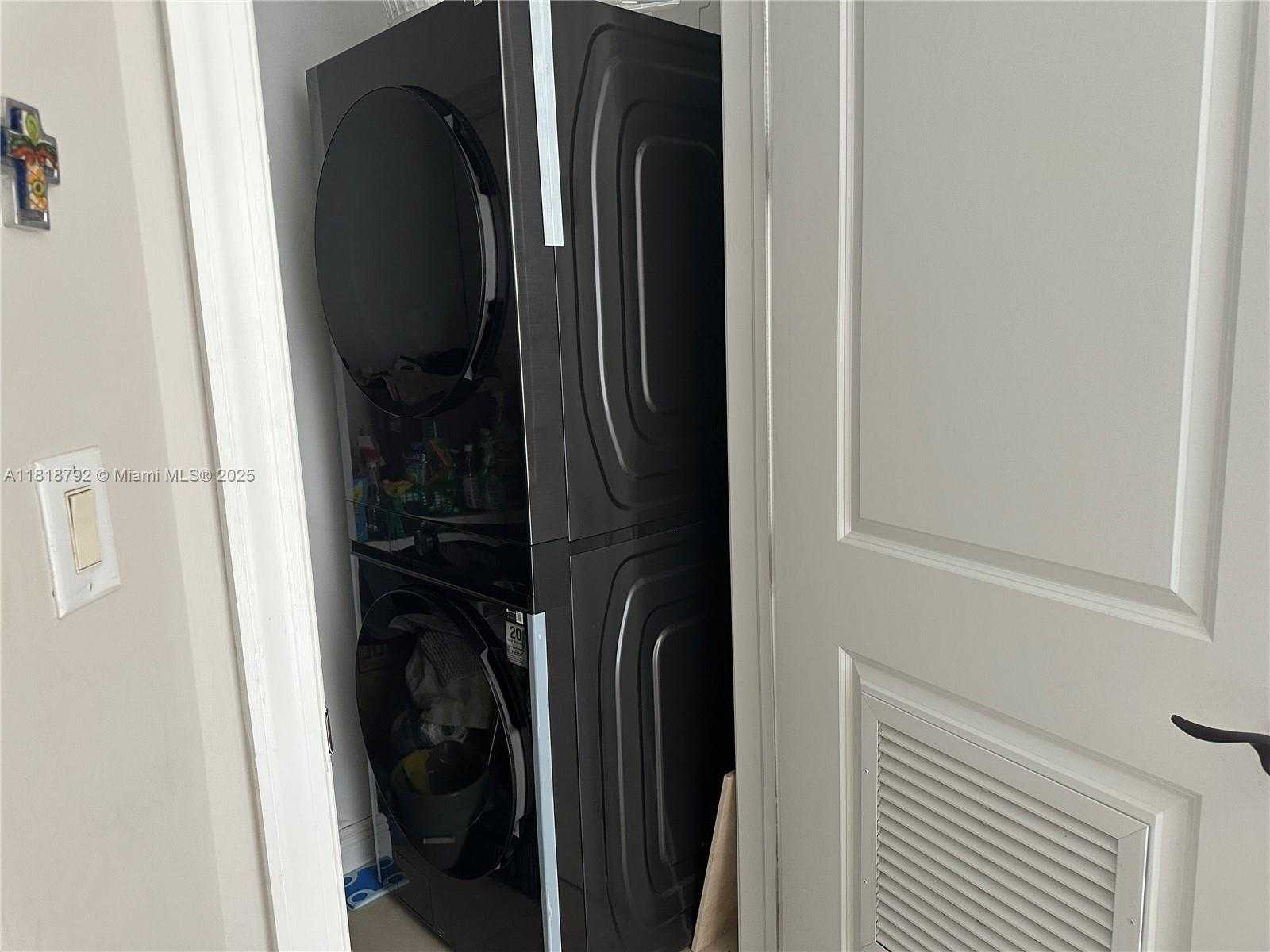 Small Image of 1607 PONCE DE LEON BLVD #7E, Coral Gables Number 10