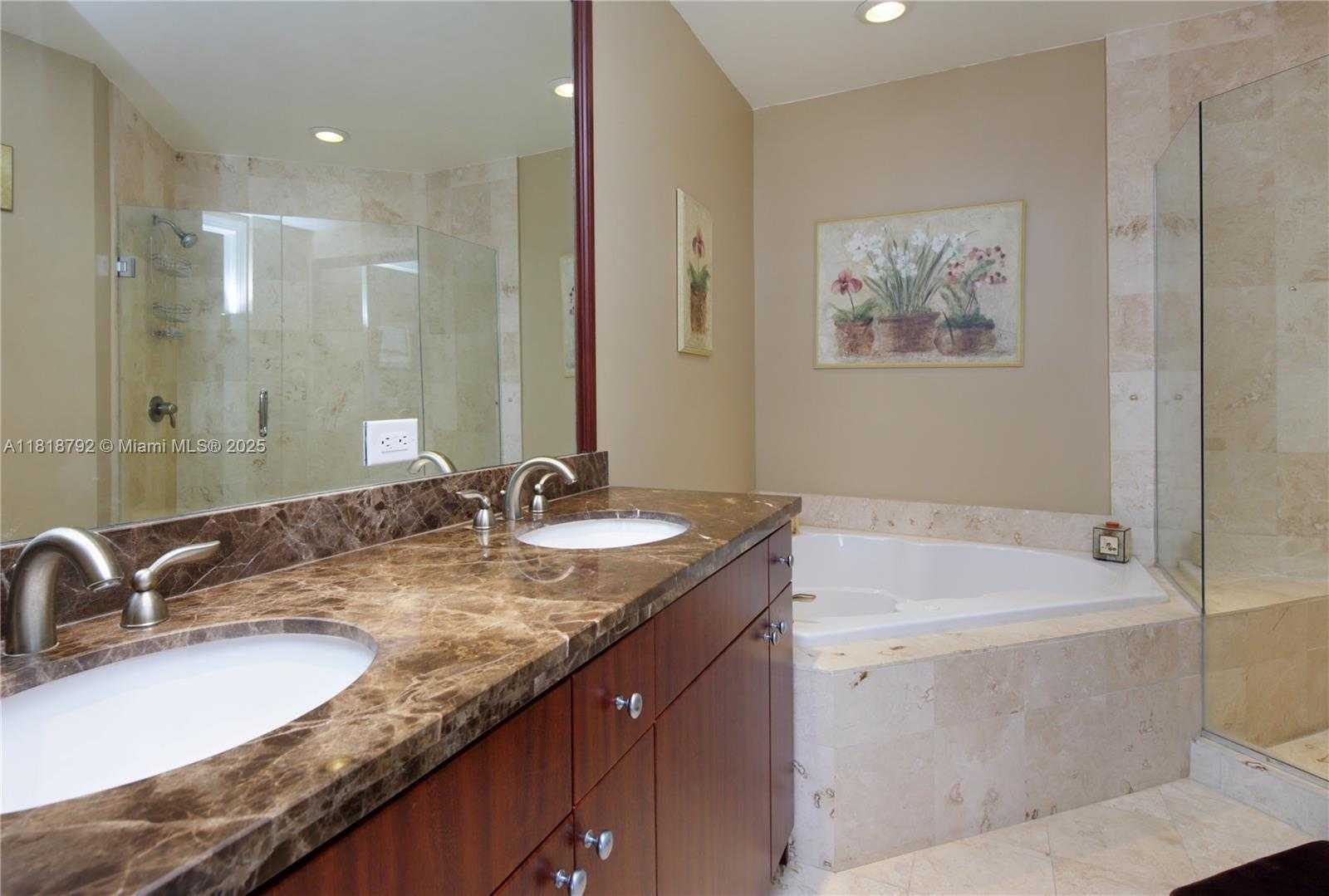 Small Image of 1607 PONCE DE LEON BLVD #7E, Coral Gables Number 3