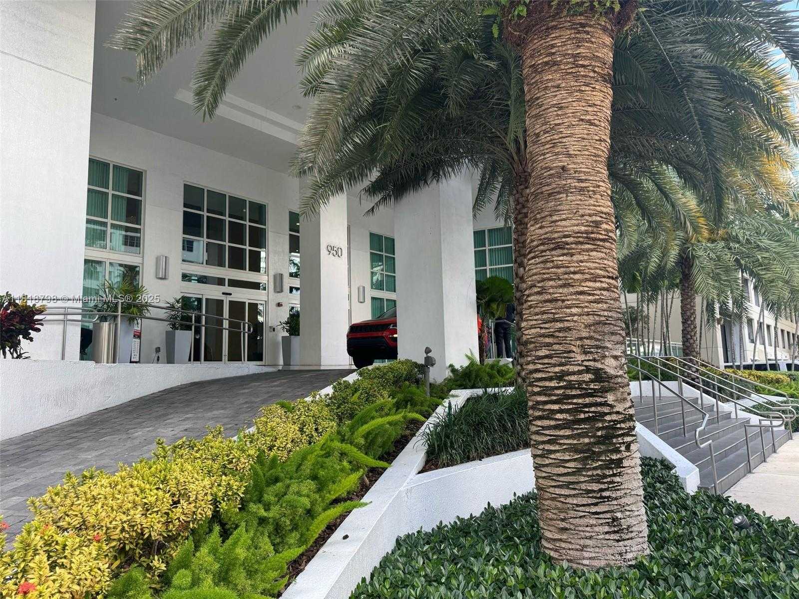 Small Image of 950 BRICKELL BAY DR #2703, Miami Number 2