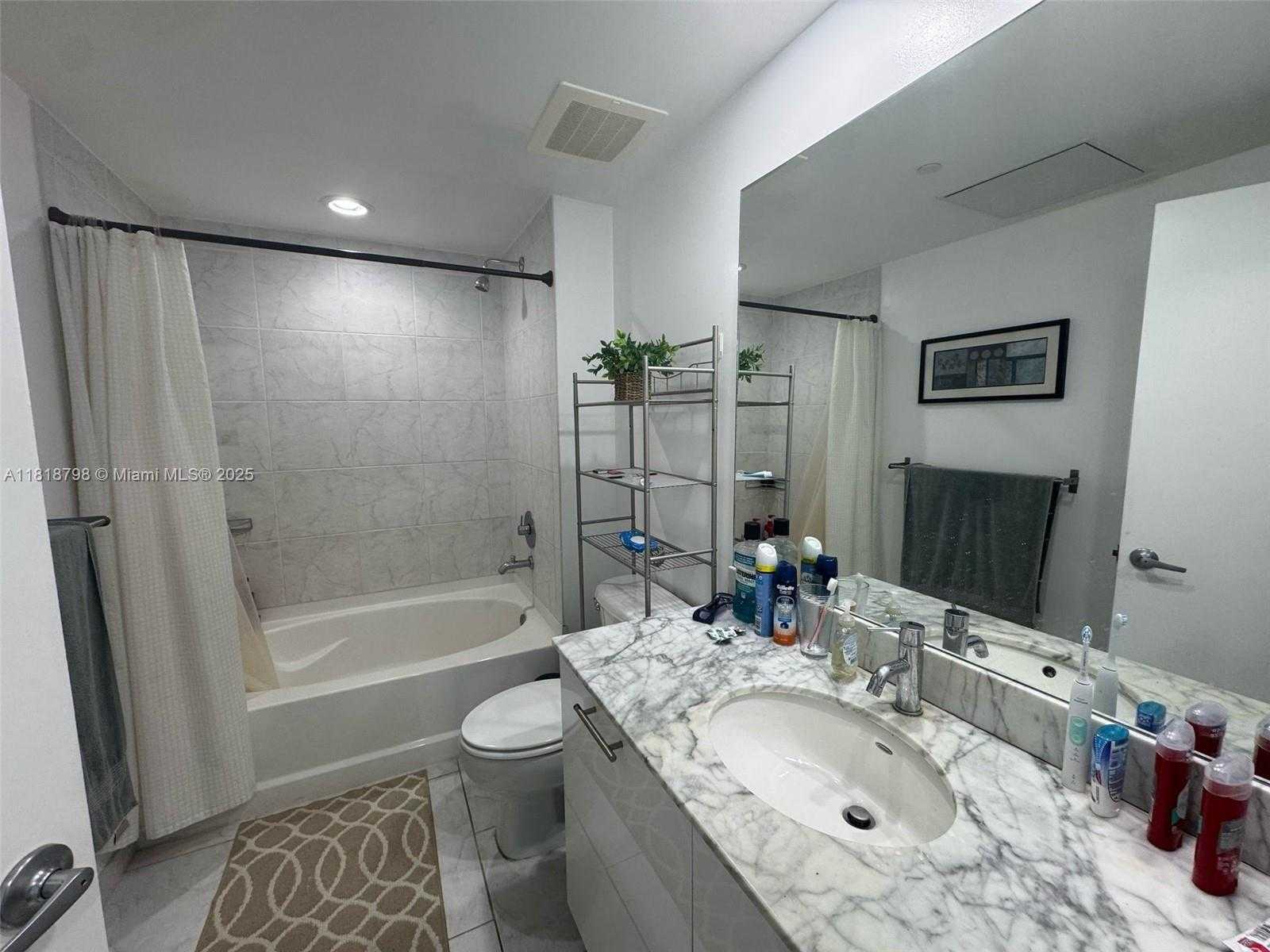 Small Image of 950 BRICKELL BAY DR #2703, Miami Number 8