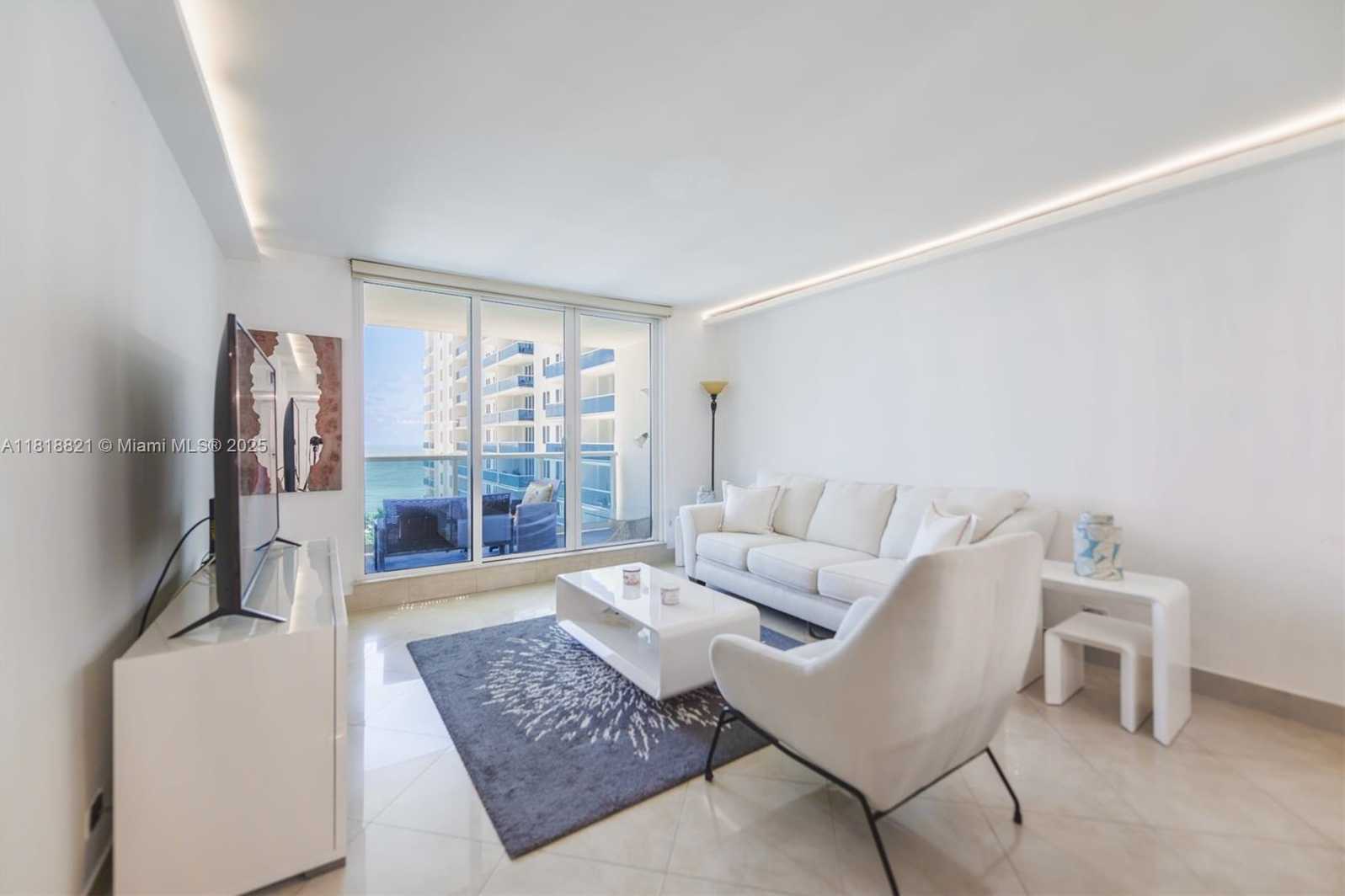 Small Image of 2301 COLLINS AVE #1025, Miami Beach Number 10