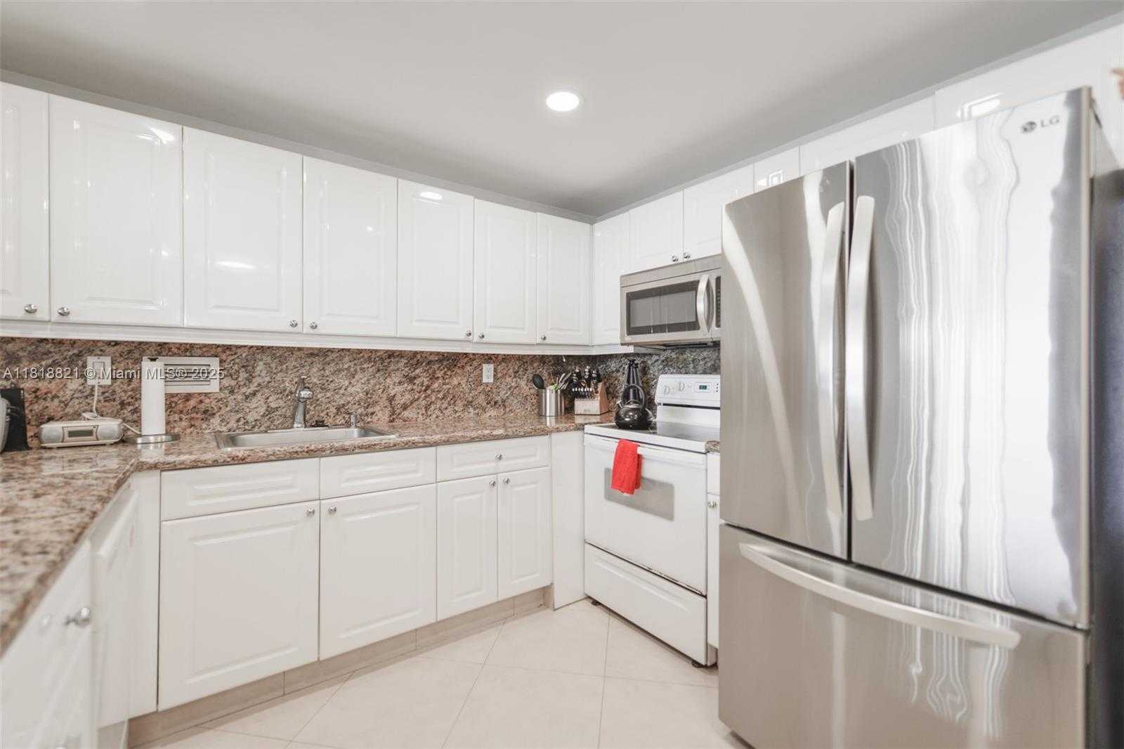 Small Image of 2301 COLLINS AVE #1025, Miami Beach Number 17