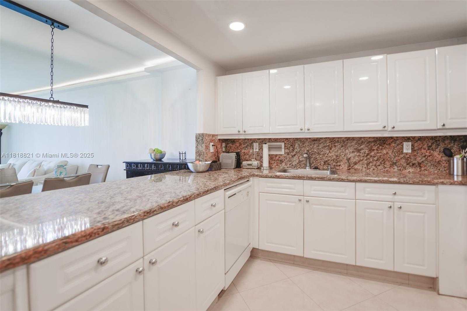 Small Image of 2301 COLLINS AVE #1025, Miami Beach Number 18