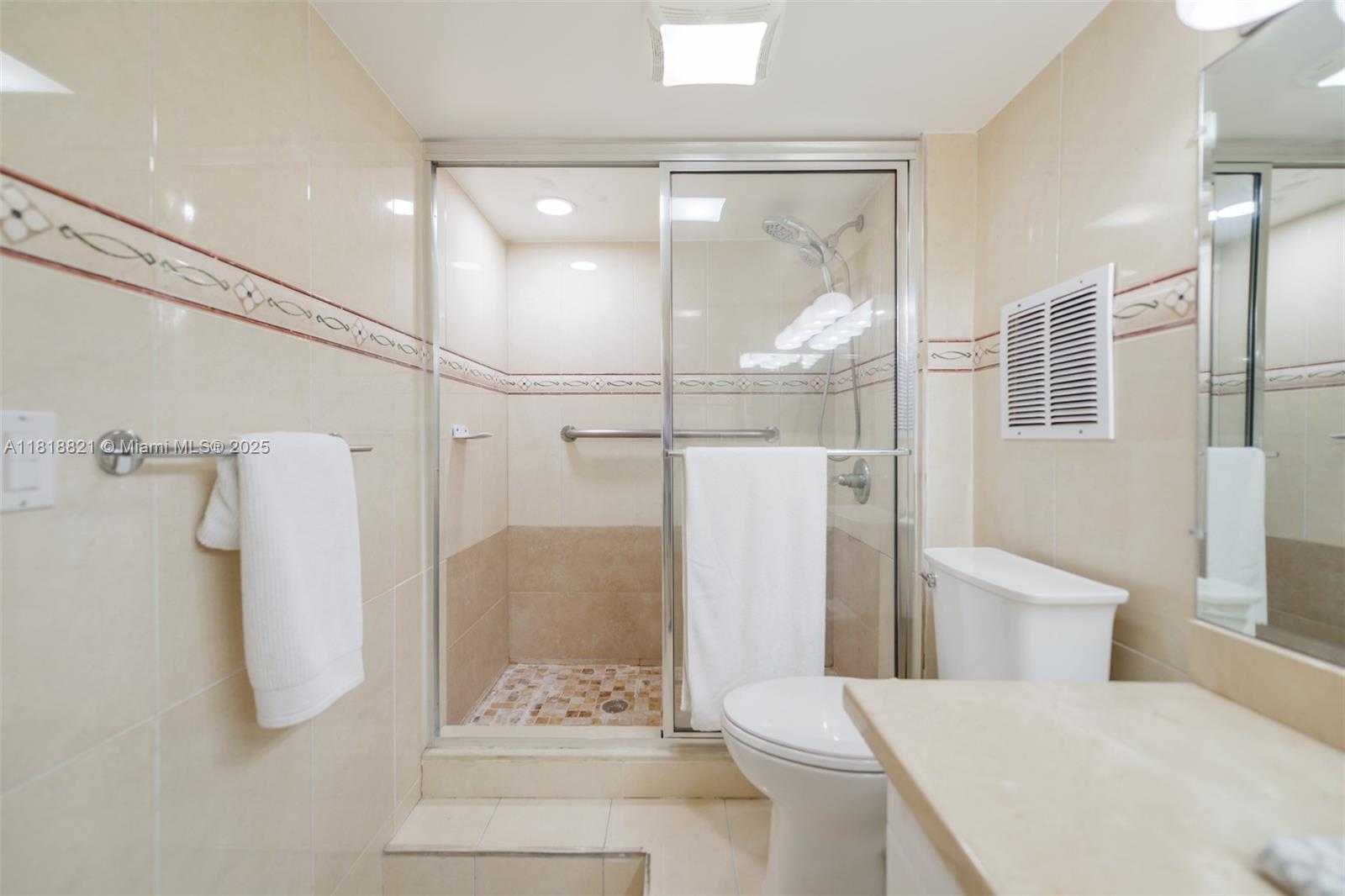 Small Image of 2301 COLLINS AVE #1025, Miami Beach Number 26