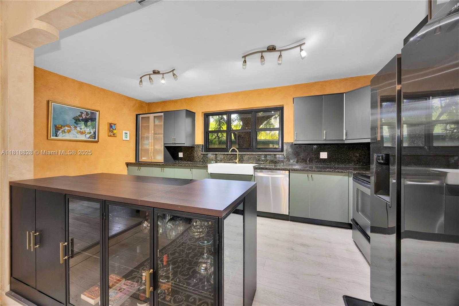 Small Image of 7600 NORTH EAST 7TH AVE, Miami Number 6