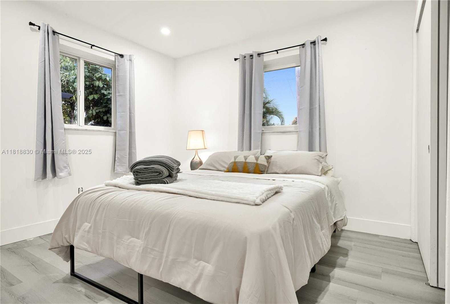 Small Image of 300 NORTH WEST 82ND TER, Miami Number 10