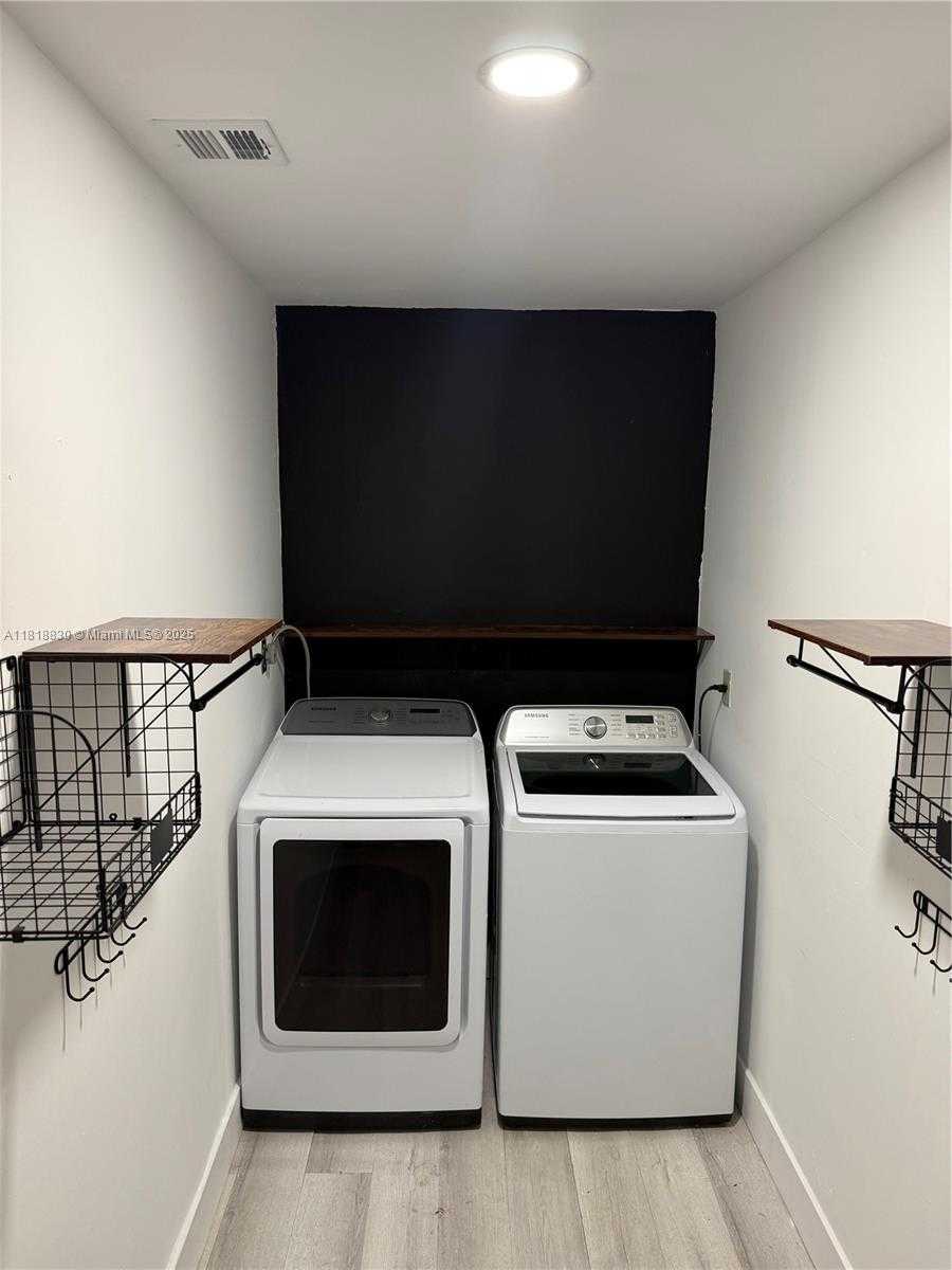 Small Image of 300 NORTH WEST 82ND TER, Miami Number 12