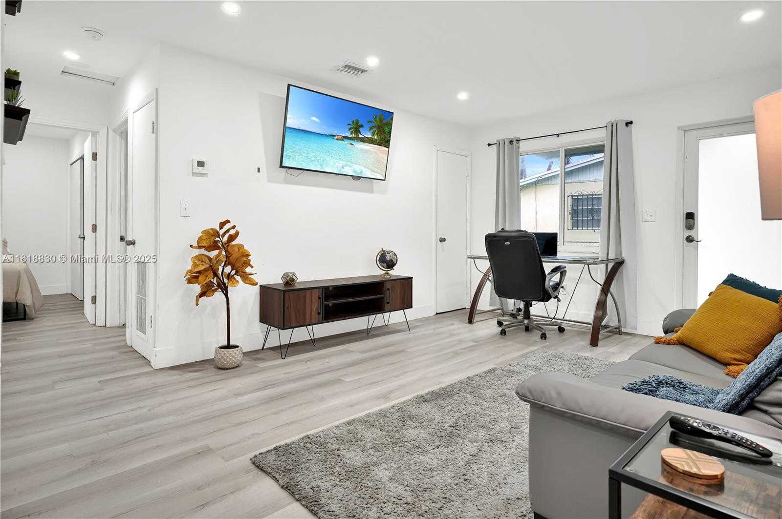 Small Image of 300 NORTH WEST 82ND TER, Miami Number 5