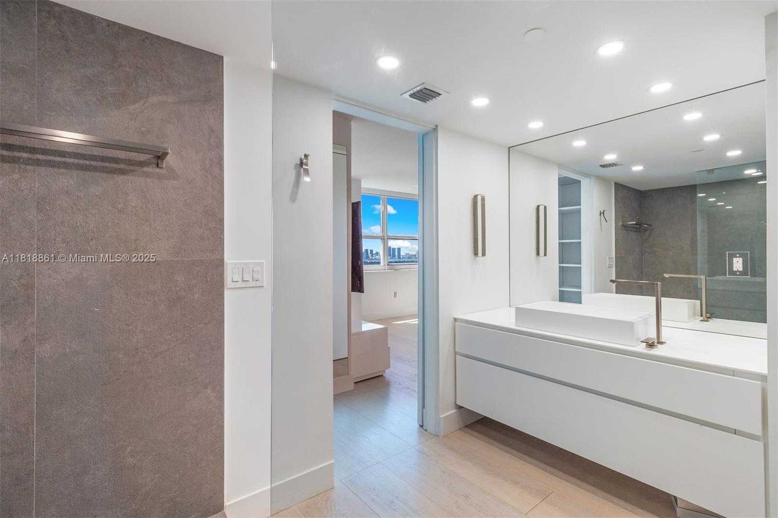 Small Image of 650 WEST AVE #2807, Miami Beach Number 21