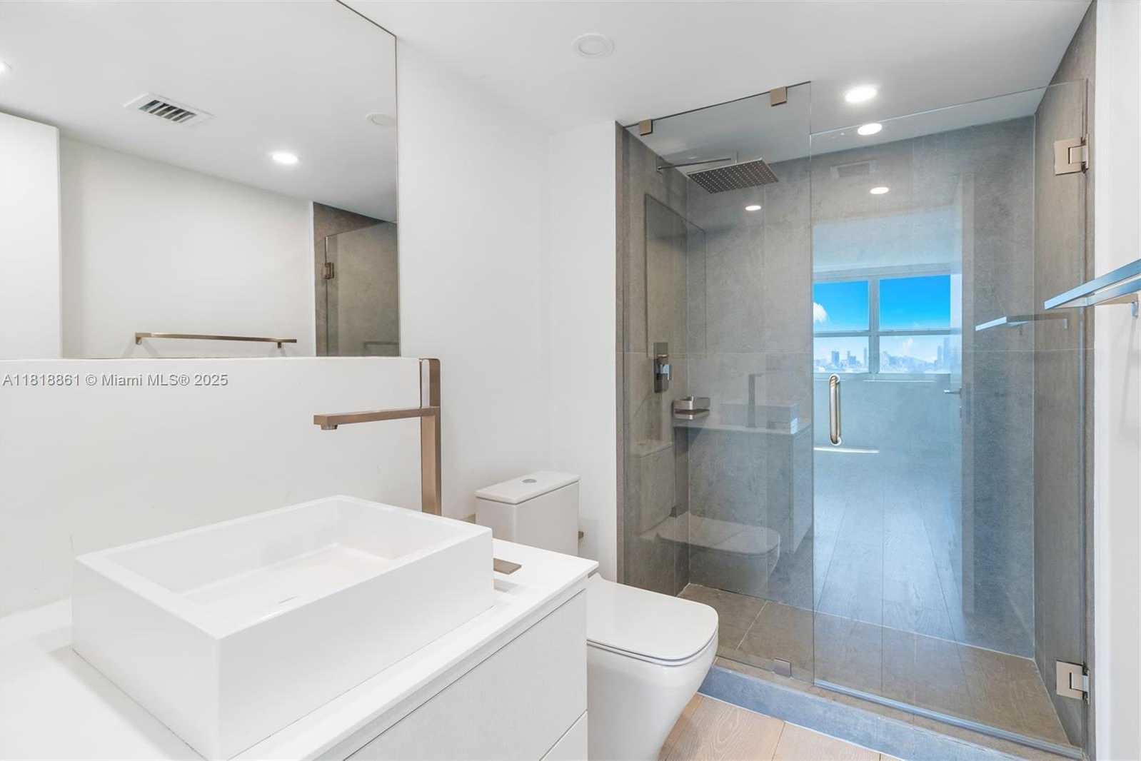 Small Image of 650 WEST AVE #2807, Miami Beach Number 26