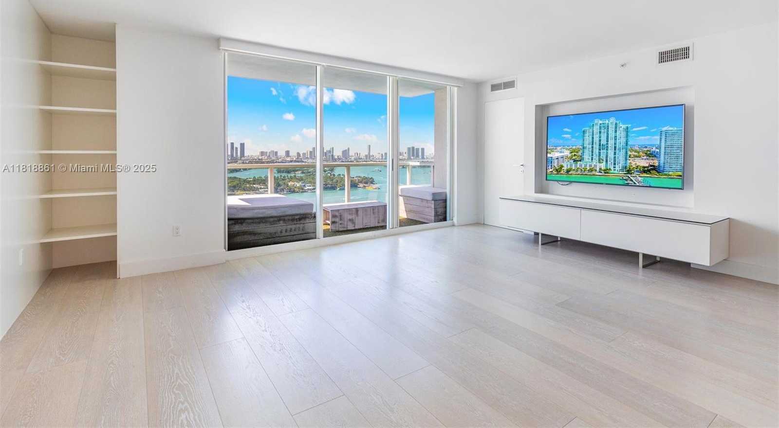 Small Image of 650 WEST AVE #2807, Miami Beach Number 3