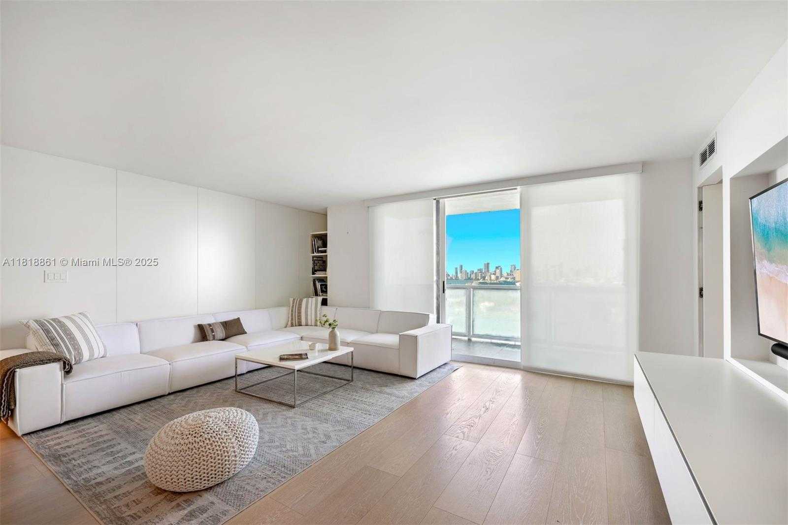 Small Image of 650 WEST AVE #2807, Miami Beach Number 4