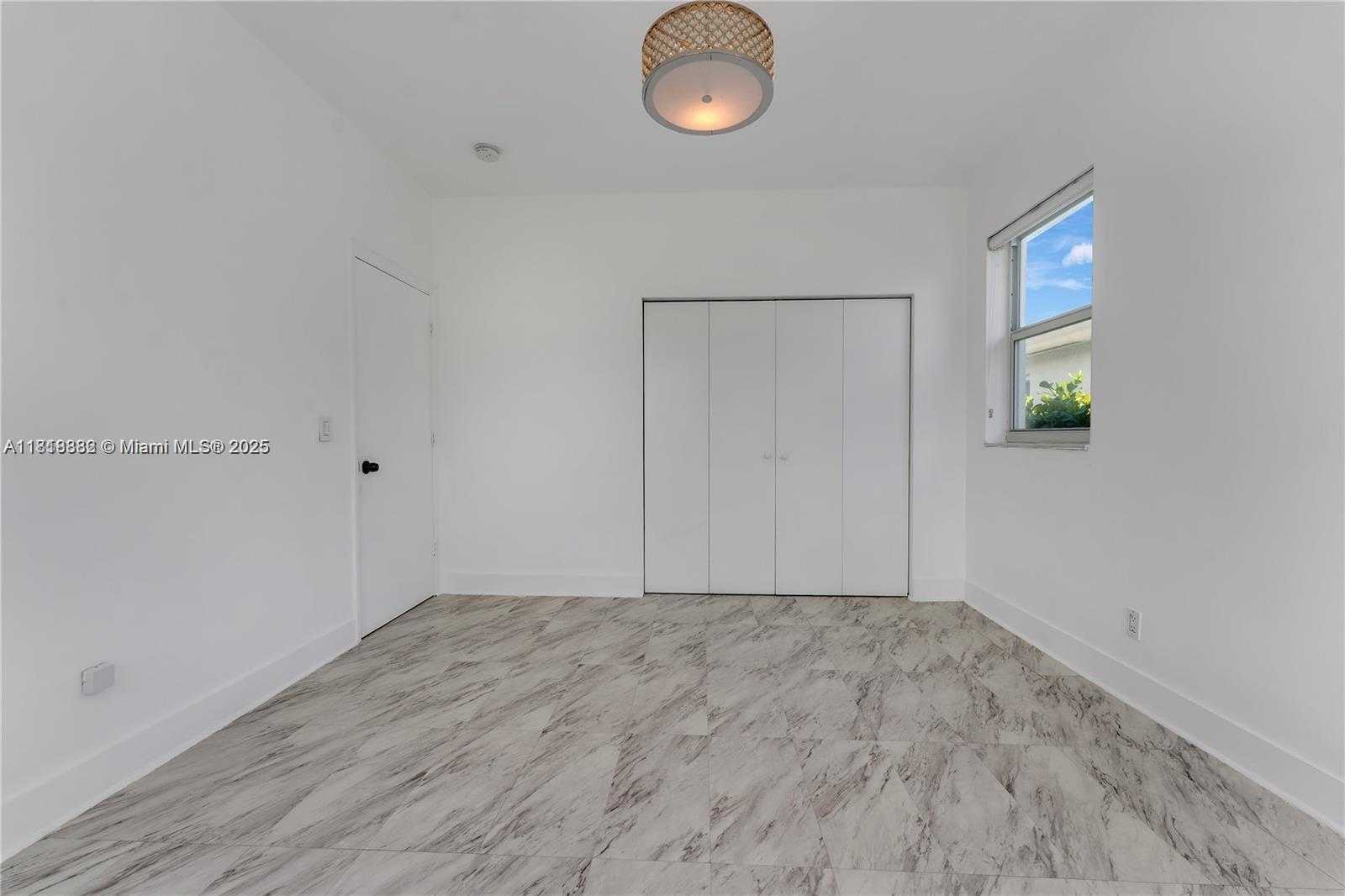 Small Image of 501 90TH ST, Surfside Number 10