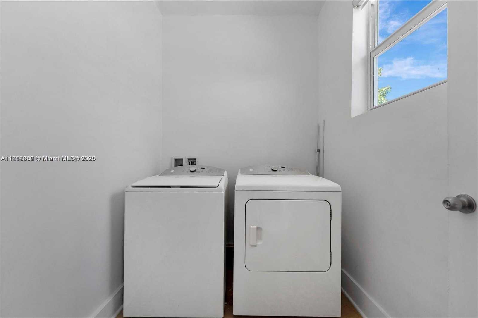 Small Image of 501 90TH ST, Surfside Number 13