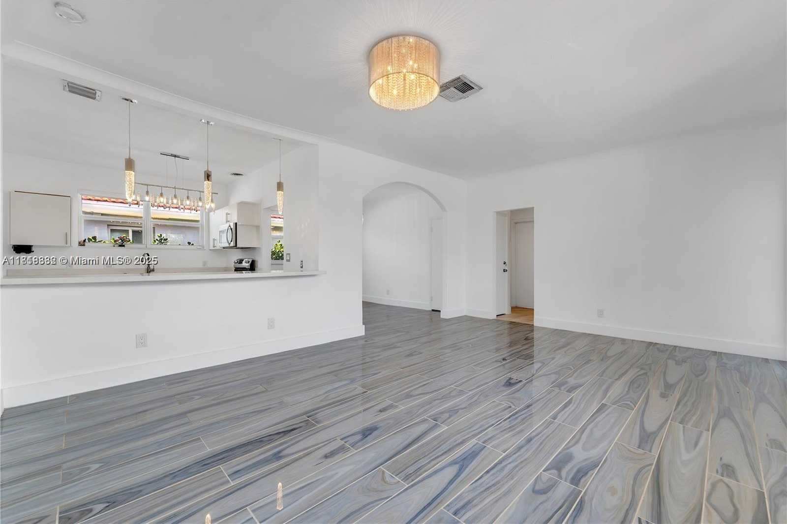 Small Image of 501 90TH ST, Surfside Number 4