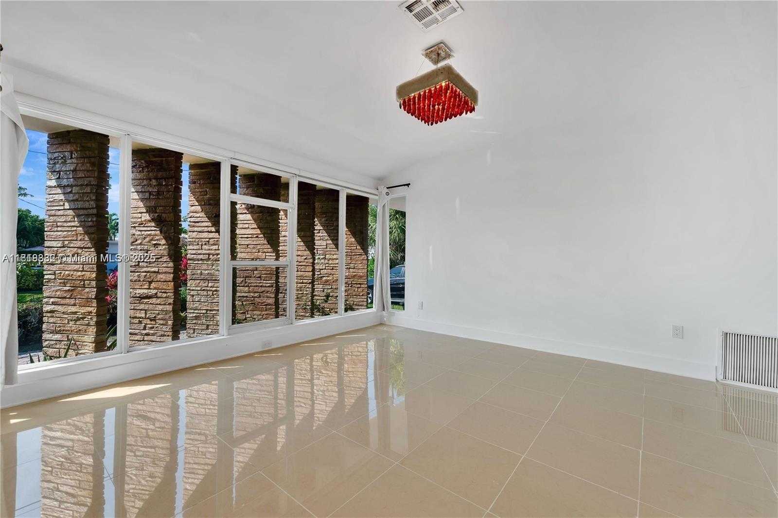 Small Image of 501 90TH ST, Surfside Number 5