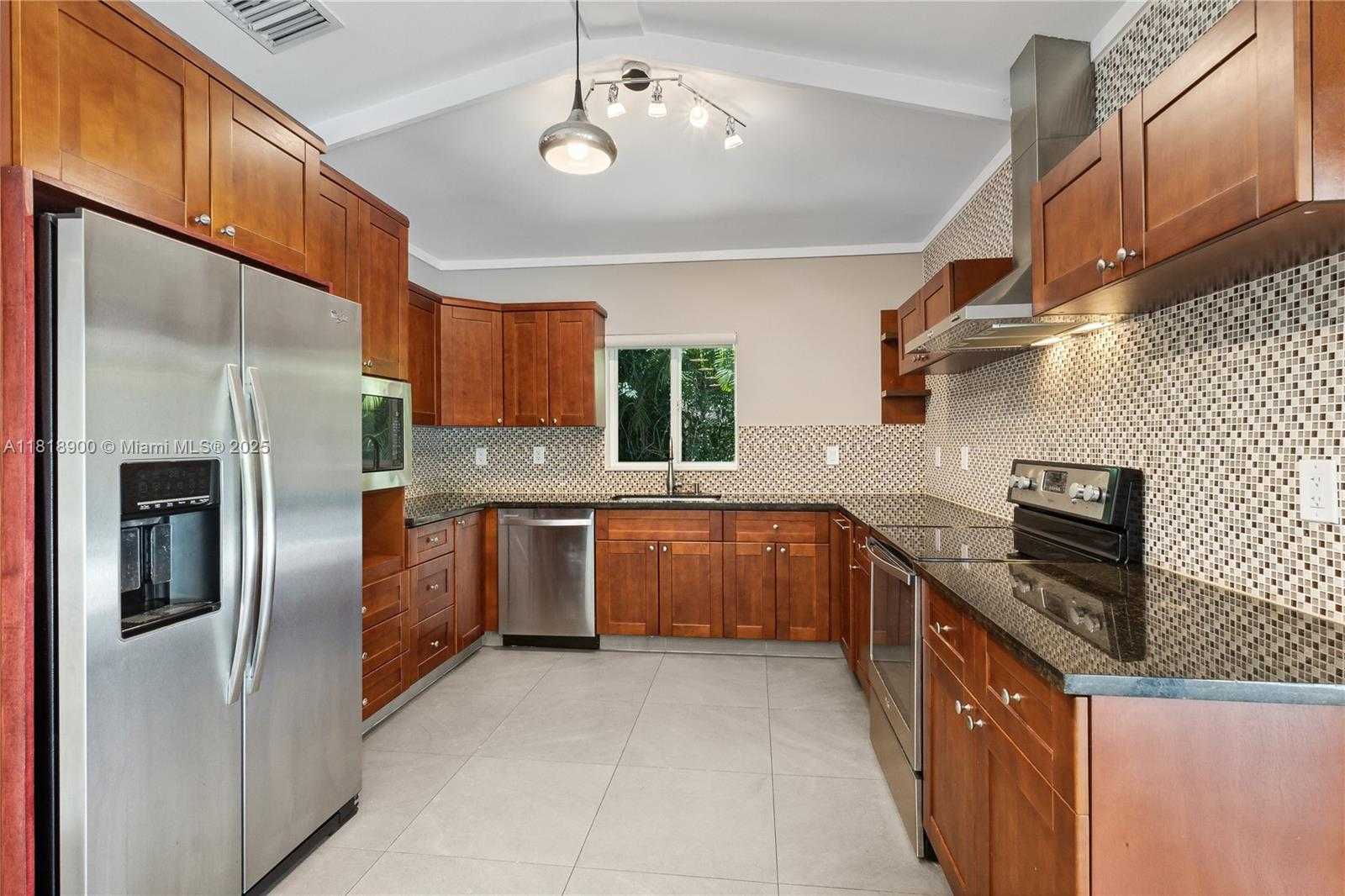 Small Image of 601 TIBIDABO AVE, Coral Gables Number 22