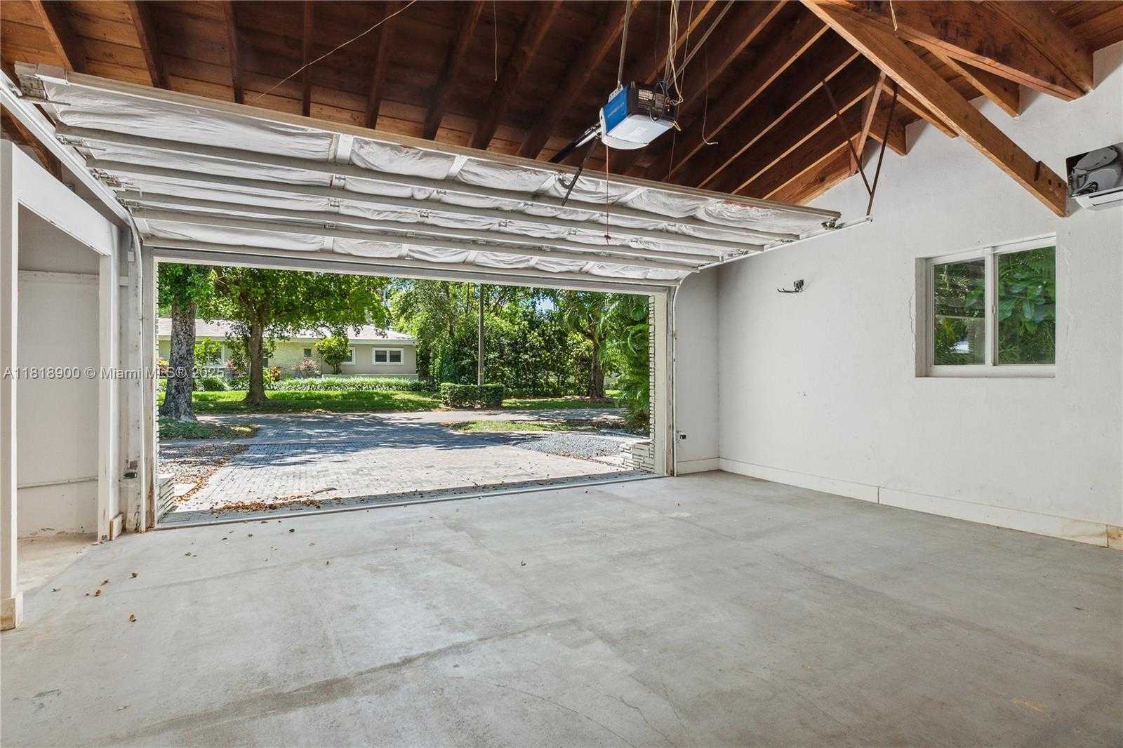 Small Image of 601 TIBIDABO AVE, Coral Gables Number 26