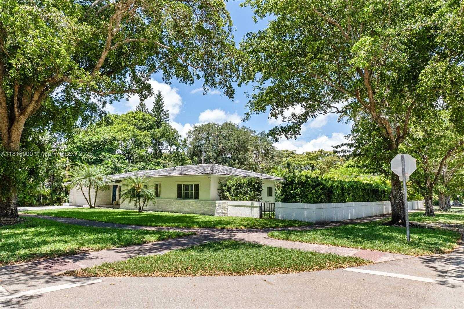 Small Image of 601 TIBIDABO AVE, Coral Gables Number 3