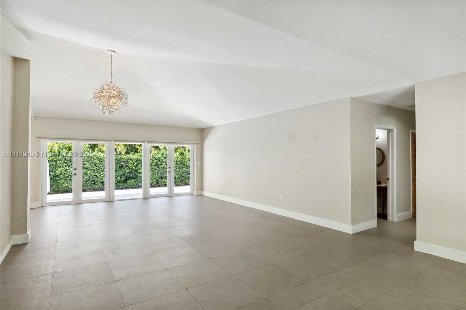 Small Image of 601 TIBIDABO AVE, Coral Gables Number 8