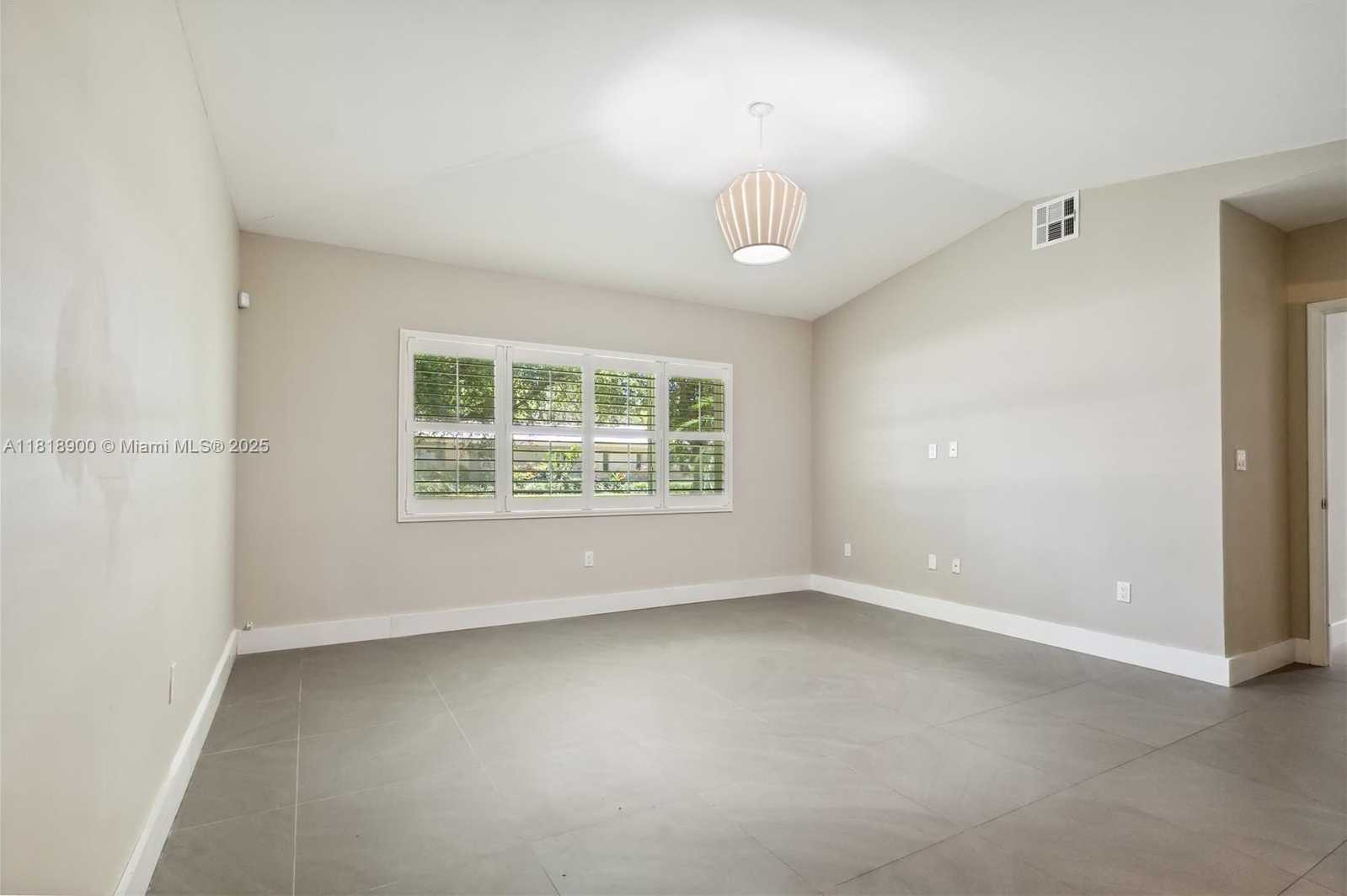 Small Image of 601 TIBIDABO AVE, Coral Gables Number 9