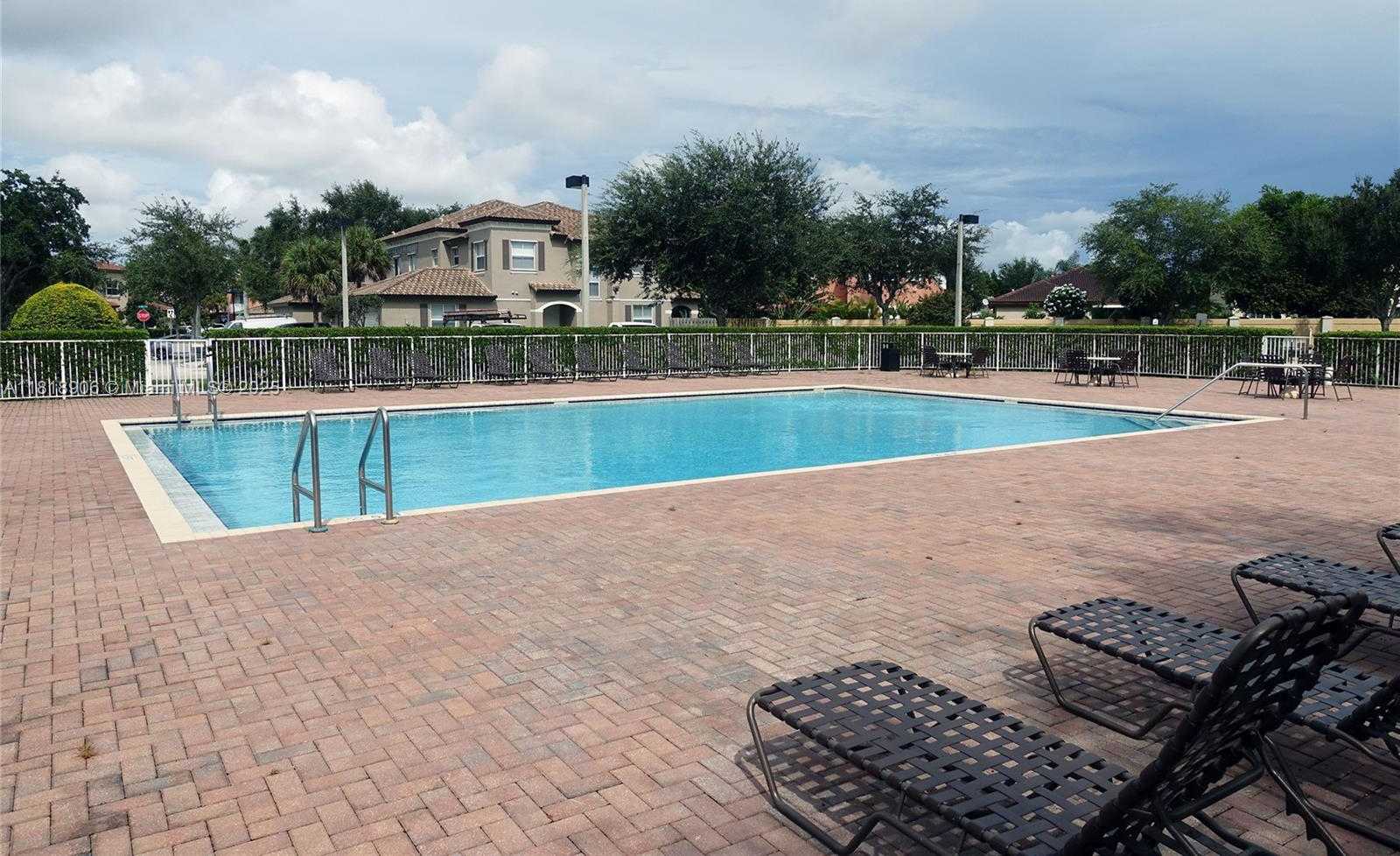 Small Image of 15269 SOUTH WEST 88TH TER #15269, Miami Number 17