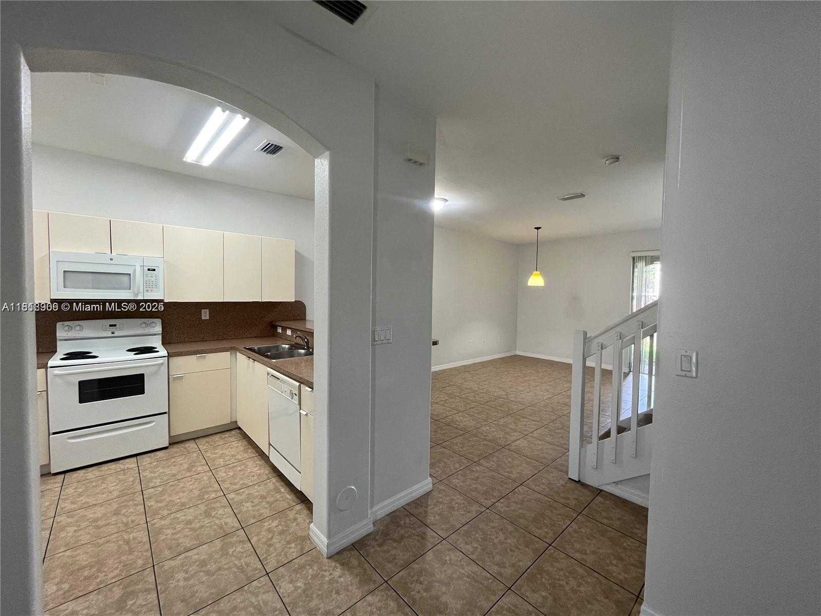 Small Image of 15269 SOUTH WEST 88TH TER #15269, Miami Number 3