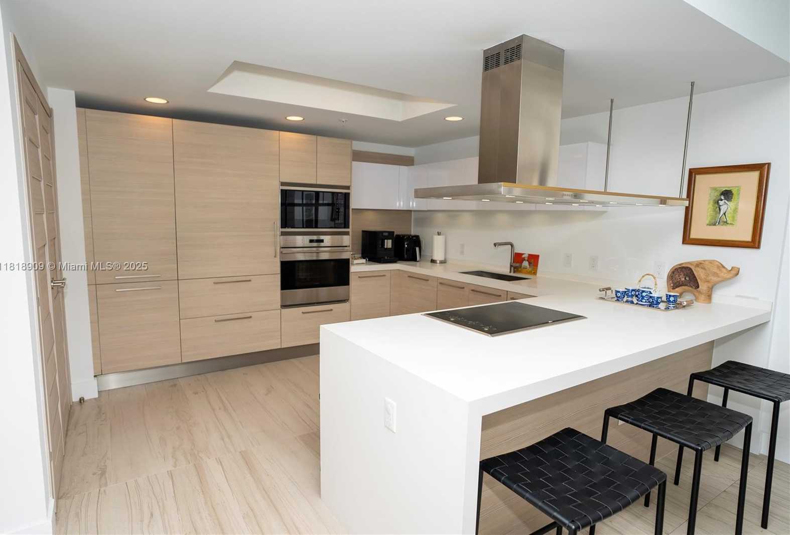 Small Image of 17301 BISCAYNE BLVD #205, North Miami Beach Number 11