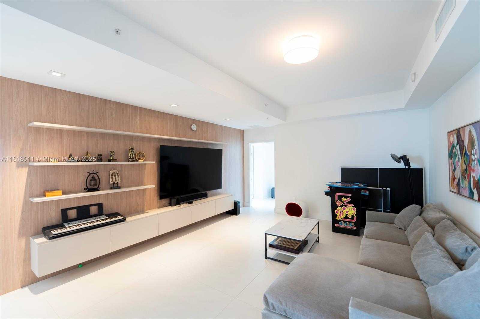 Small Image of 330 SUNNY ISLES BLVD #5-UPH03, Sunny Isles Beach Number 17