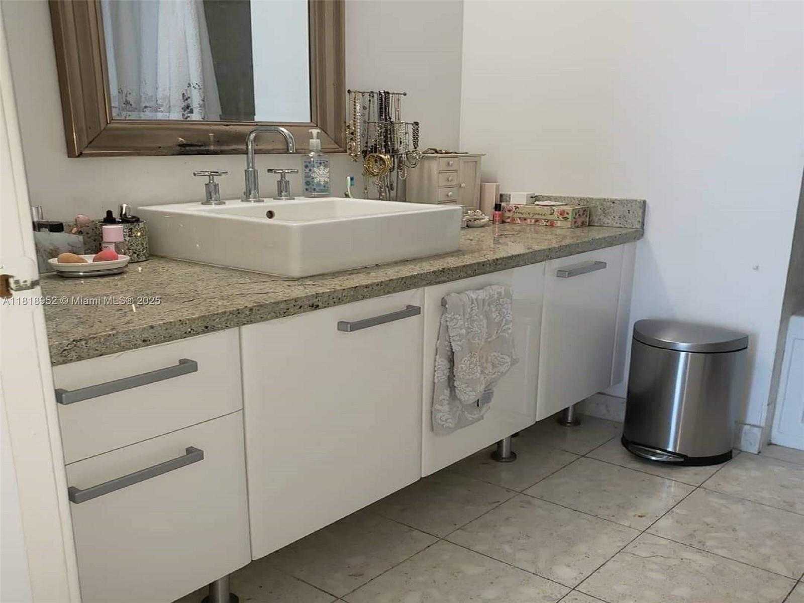 Small Image of 185 SOUTH WEST 7TH ST #3705, Miami Number 13