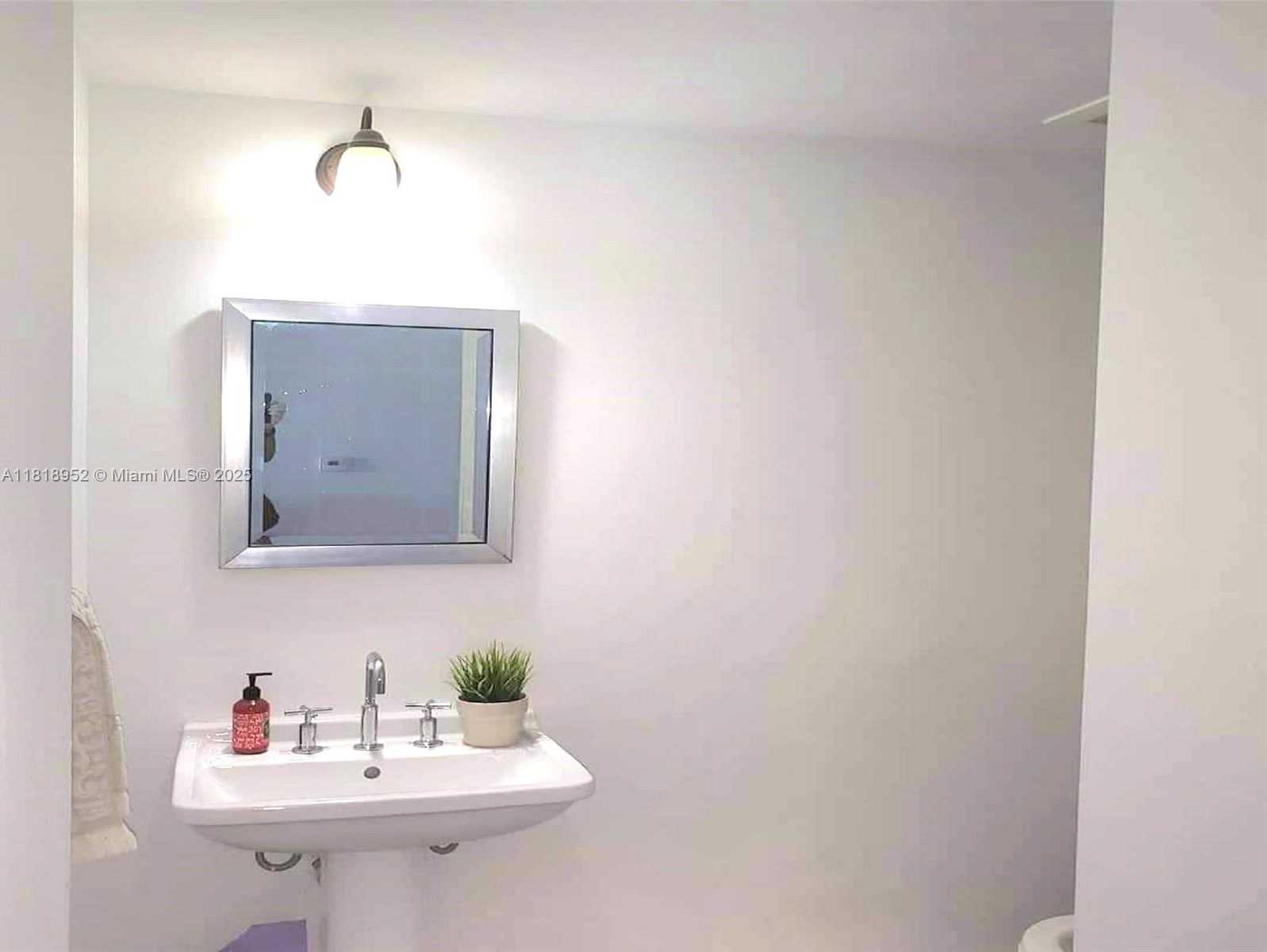 Small Image of 185 SOUTH WEST 7TH ST #3705, Miami Number 14