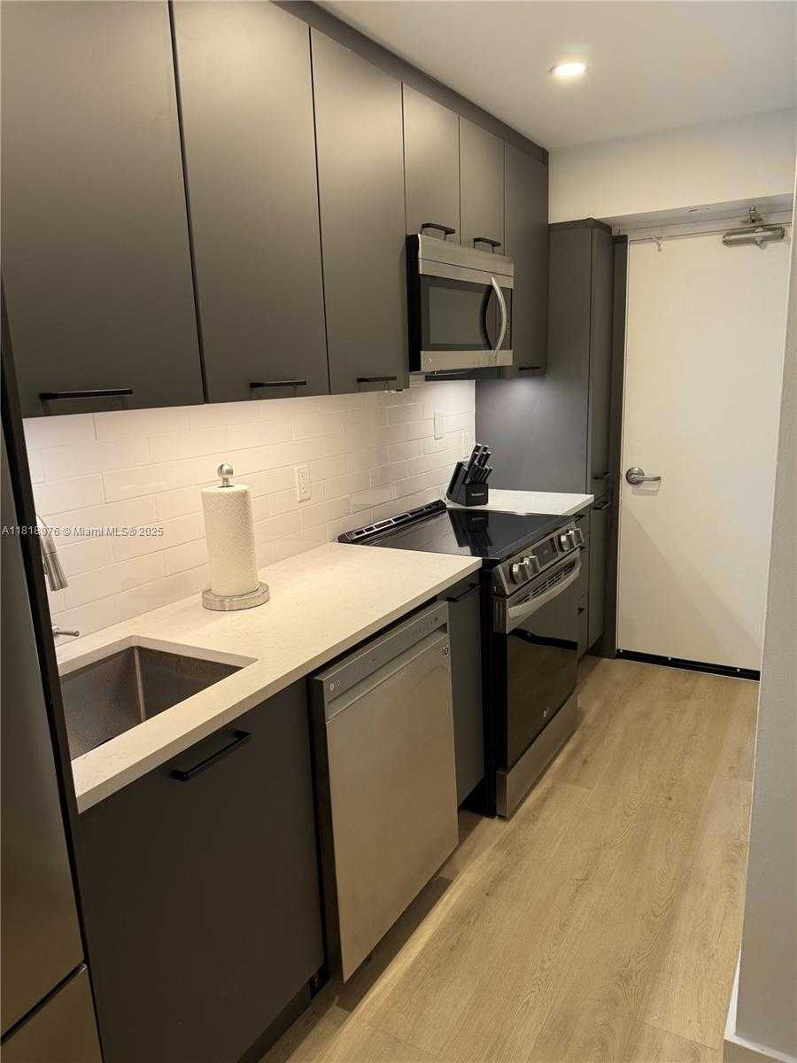 Small Image of 1000 WEST AVE #506, Miami Beach Number 6