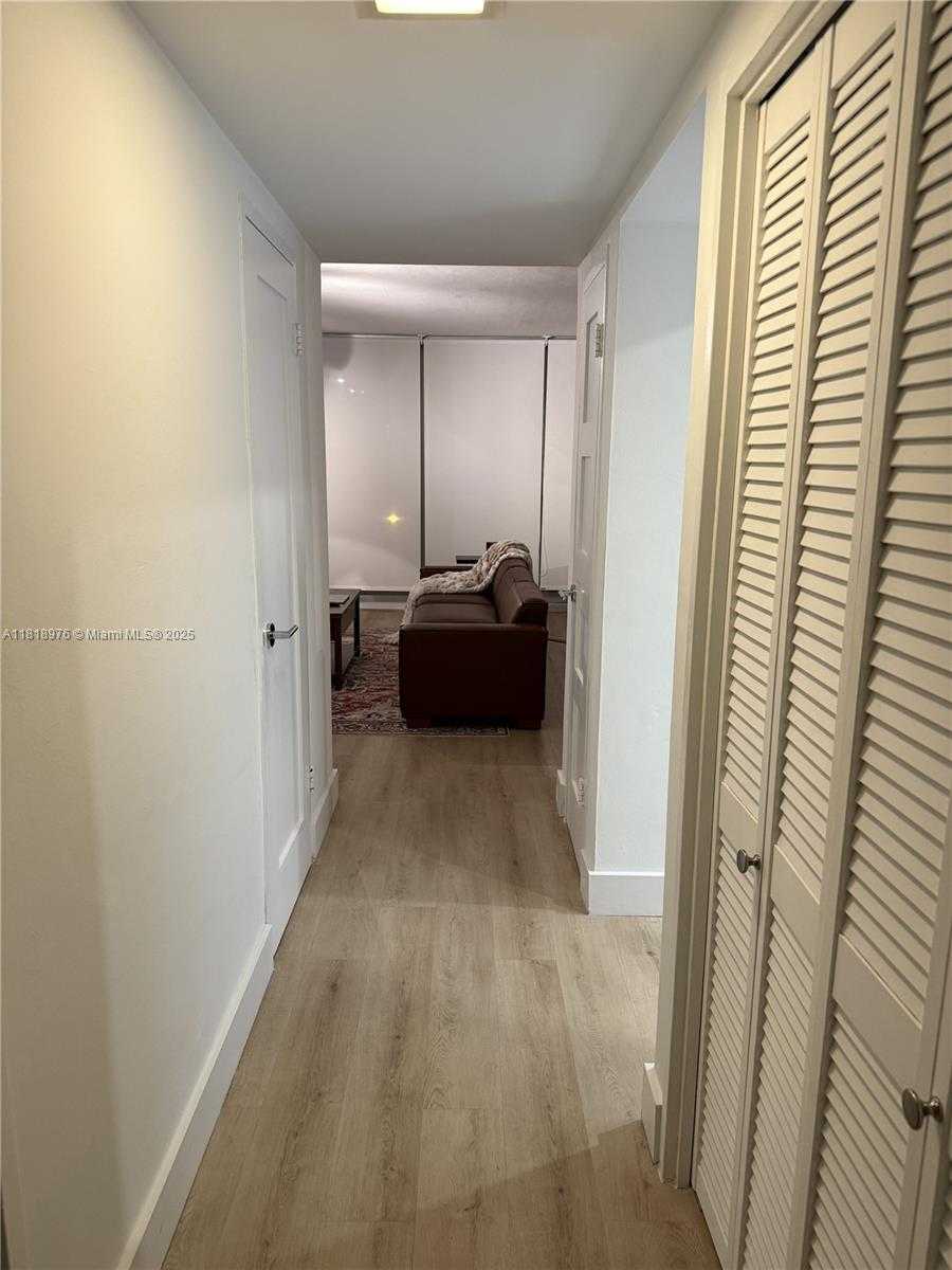 Small Image of 1000 WEST AVE #506, Miami Beach Number 7