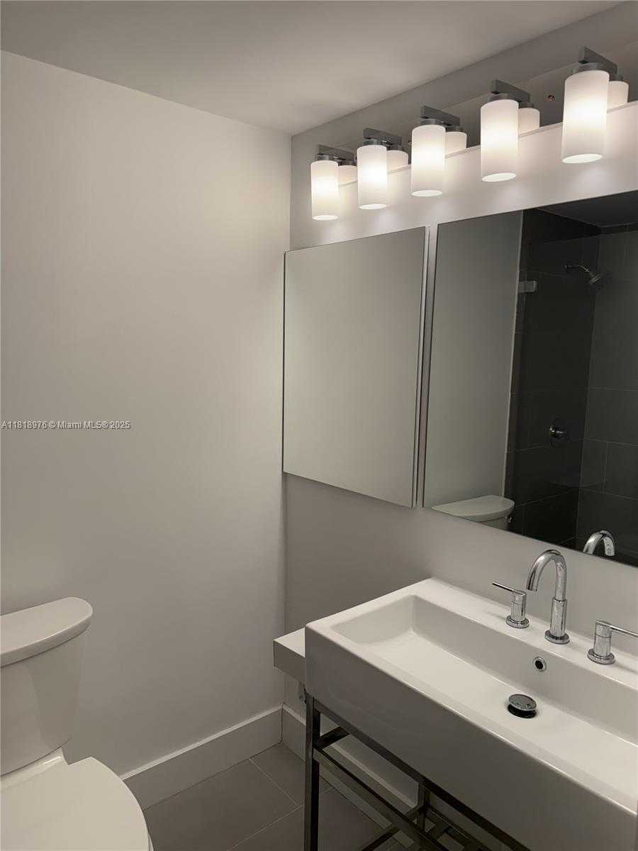 Small Image of 1000 WEST AVE #506, Miami Beach Number 8