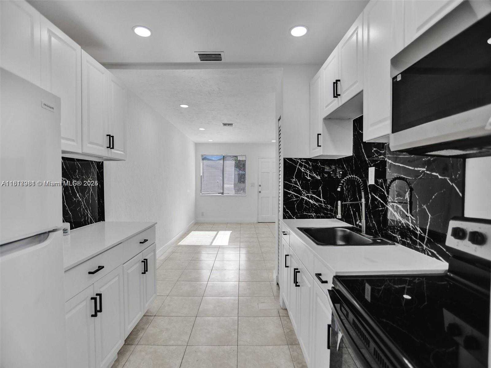 Small Image of 708 NORTH 20TH #1-2, Hollywood Number 2