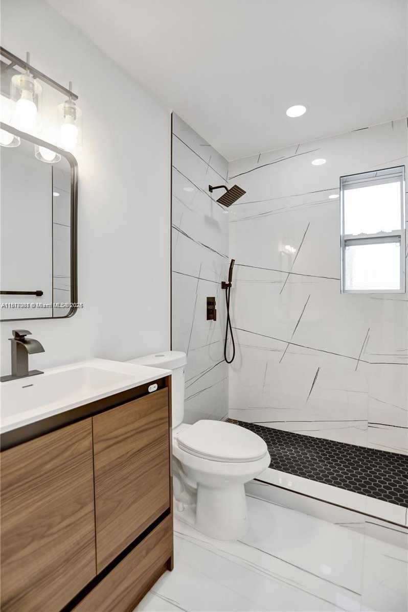 Small Image of 708 NORTH 20TH #1-2, Hollywood Number 33