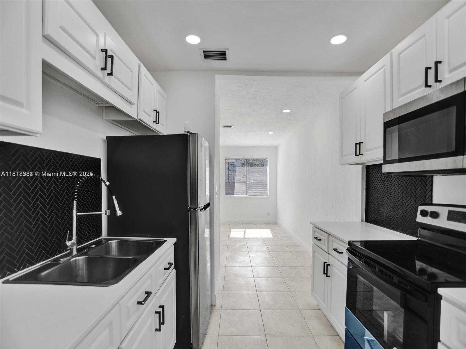Small Image of 708 NORTH 20TH #1-2, Hollywood Number 35