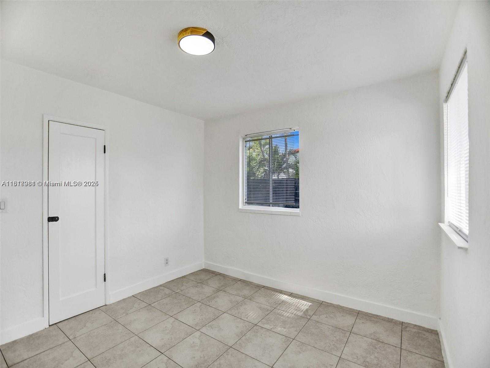 Small Image of 708 NORTH 20TH #1-2, Hollywood Number 36